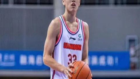 欧会杯焦点对，世界杯足球赛事，决小西力争5连胜辉煌